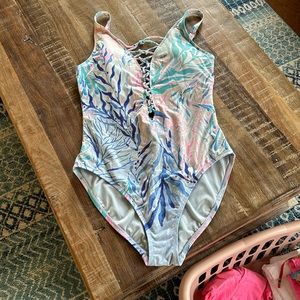 Lilly Pulitzer Isle Lattice one piece size 12